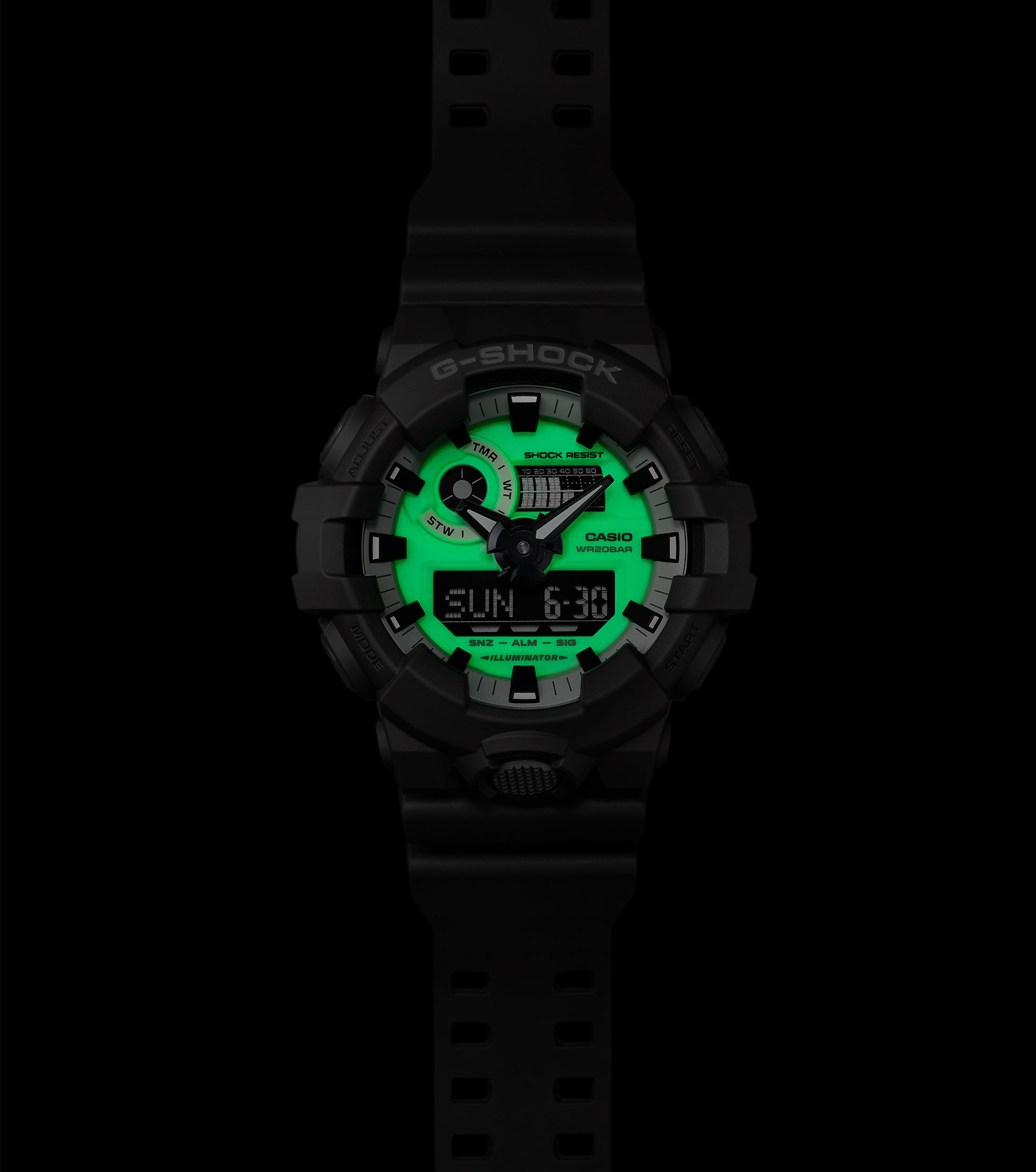 G-Shock I GA-700HD-8AER I Glow in the dark